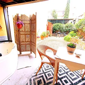 Nadia's Lovely - With Private Garden And Jacuzzi Apartment